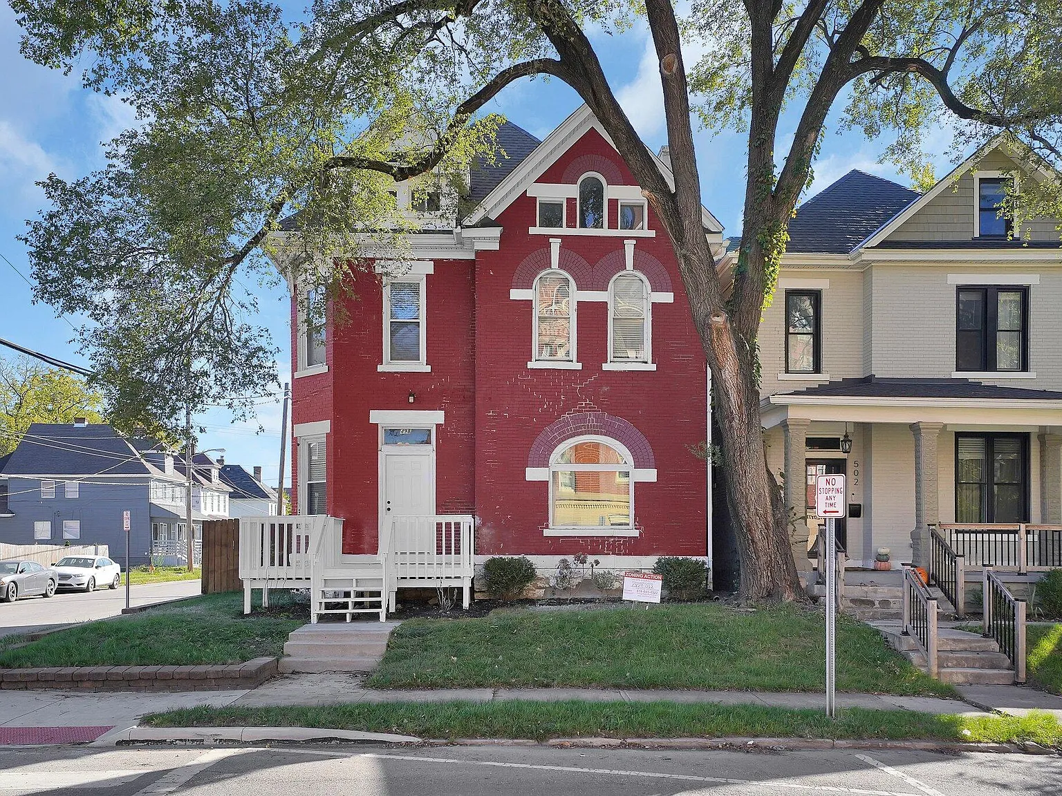 2 bed, 1.0 bath, 2582 sqft, $1,500 — Photo 2