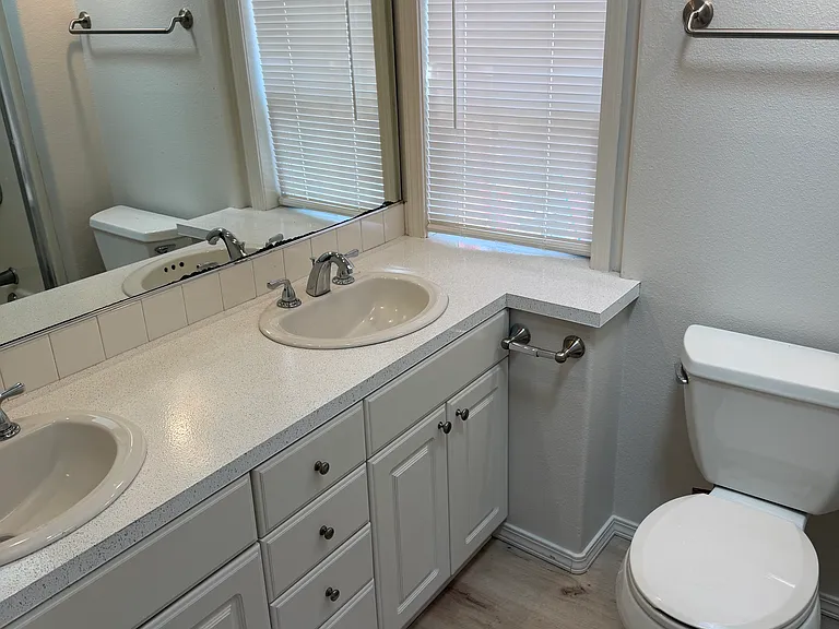 7040 N Lombard St — Photo 9