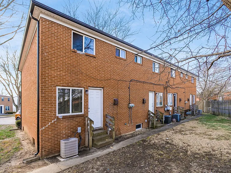 Courtyard Townhomes — Photo 14