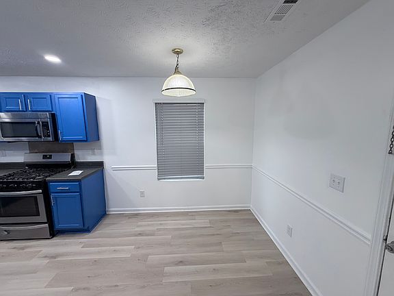 3rd image of 6045 Flagstaf Walk