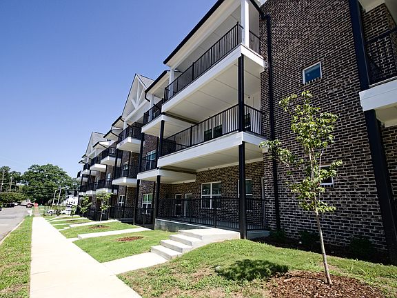 3rd image of 1805 Duncan Ave #1B-2Ba-703Sqft