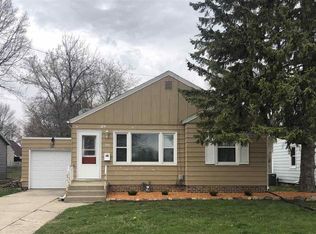 914 14th Pl NE, Mason City, IA 50401