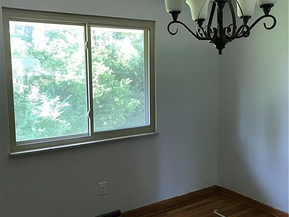 4th image of 1310 Old Country Ln