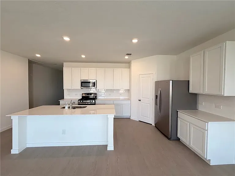 2826 Westeros St — Photo 3