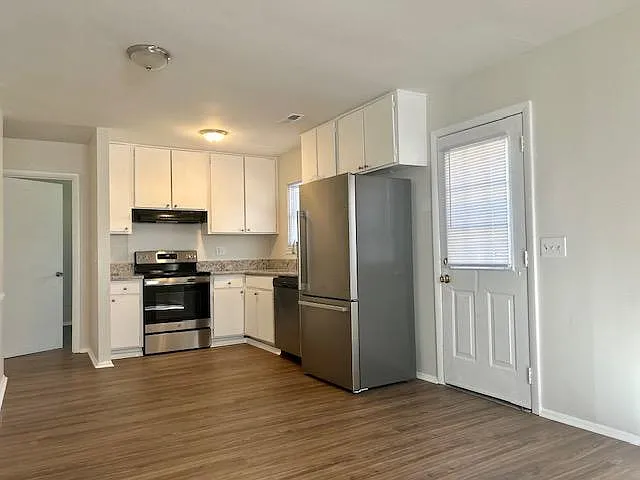 3 bed, 1.5 bath, 1188 sqft, $1,700 — Photo 3