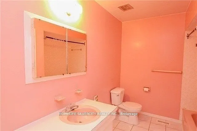 31 Lakeland Dr #UPPER LEVEL — Photo 9