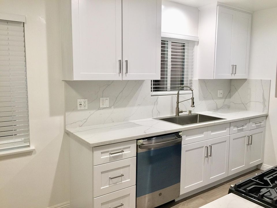 1st image of 2225 Ocean Park Blvd #3