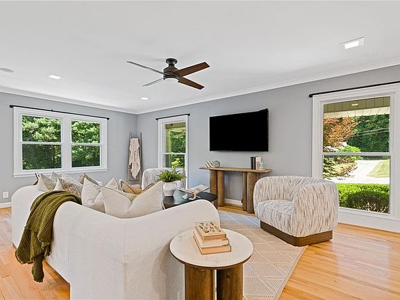 3rd image of 3881 Allsborough Dr