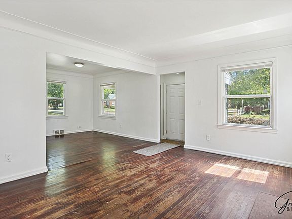 5th image of 11465 Rossiter St
