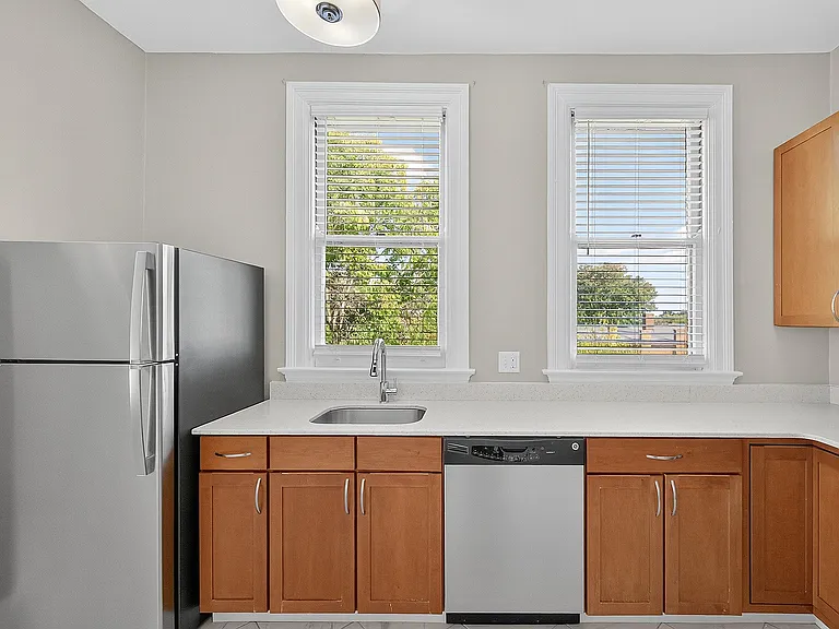 2400 Grandview Ave — Photo 18