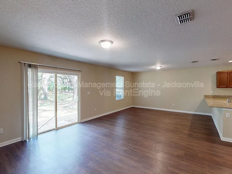 711 Cahoon Rd N — Photo 18