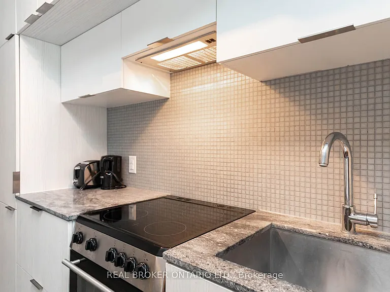 159 Dundas St E #606 — Photo 9