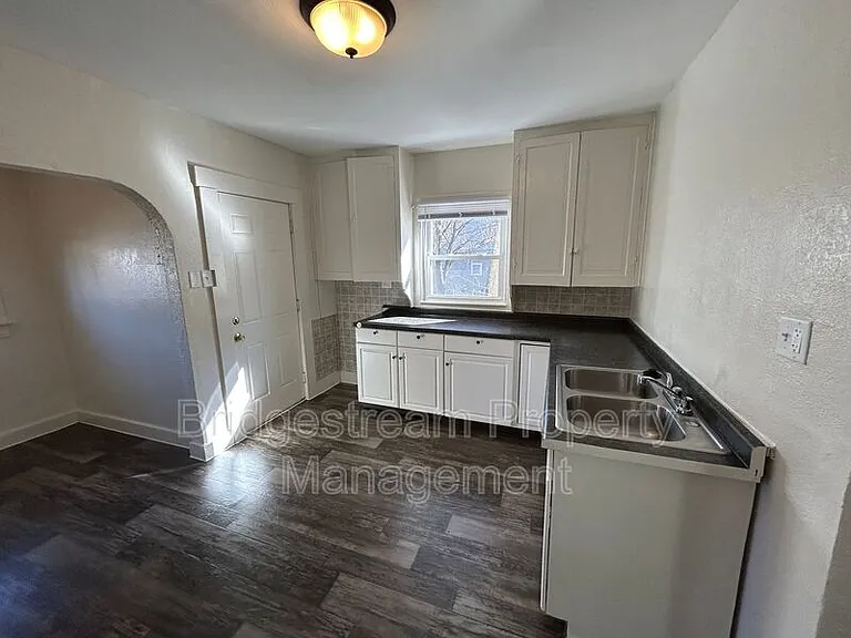 1038 Walnut Hill Pl — Photo 6