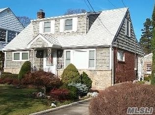 74 Garfield Pl, East Rockaway, NY 11518