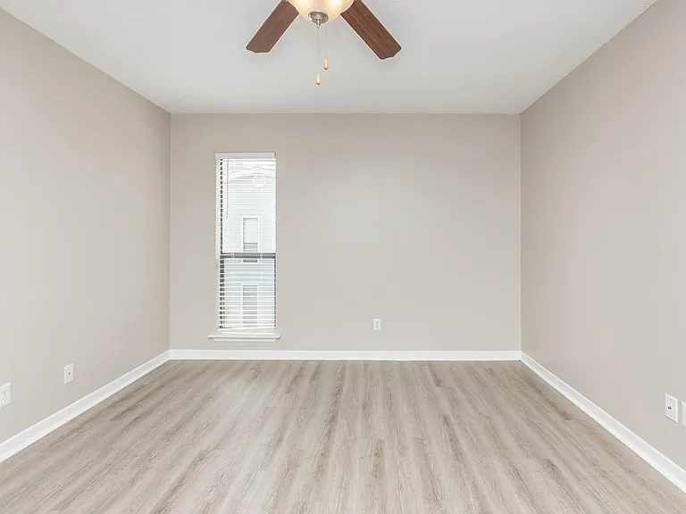 Blake's Crossing Apartments — Photo 10