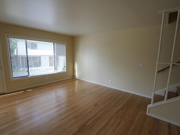 3rd image of 1524 Pershing Dr APT B