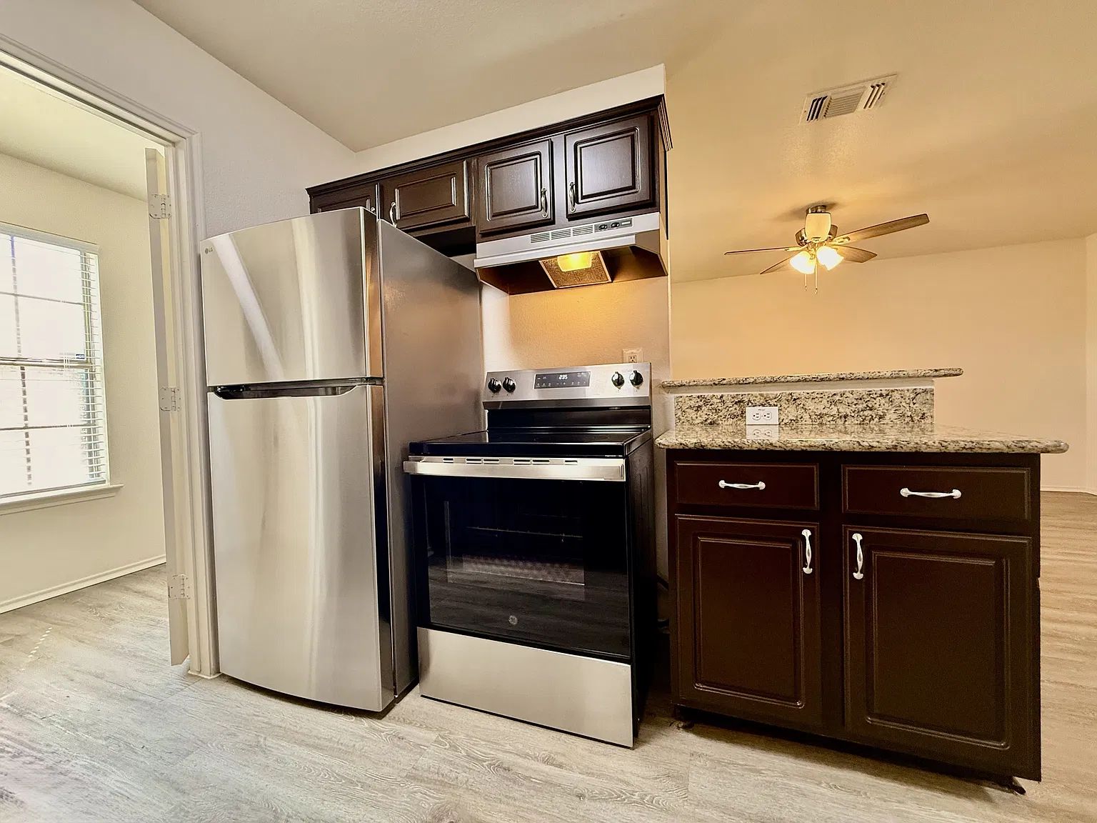 1017 Keller Ave — Photo 3
