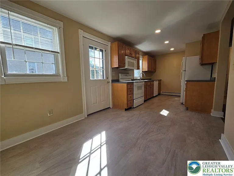40 Evergreen St #B — Photo 14
