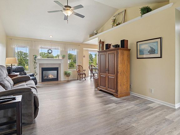 5th image of 22407 Forsythia Dr