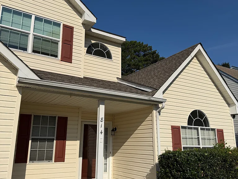814 Holbrook Dr — Photo 2