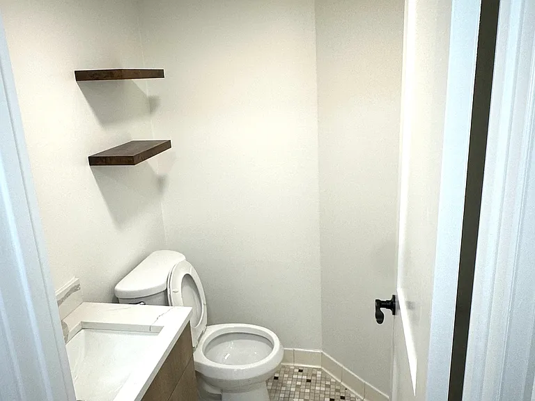 8565 Hampshire Dr — Photo 8