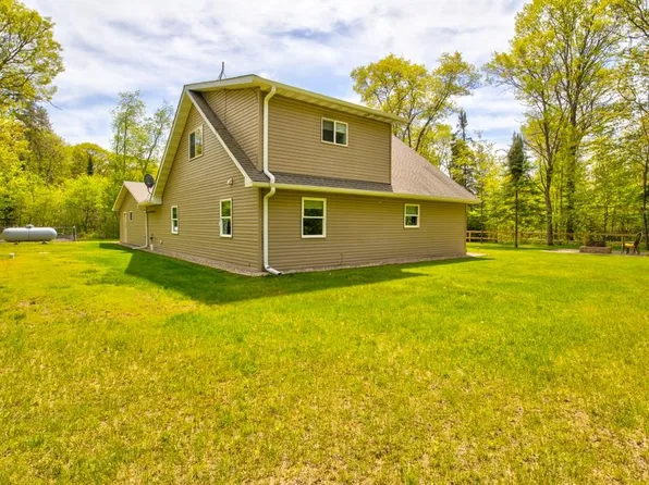 W10534 Fox Ln, Crivitz, WI 54114