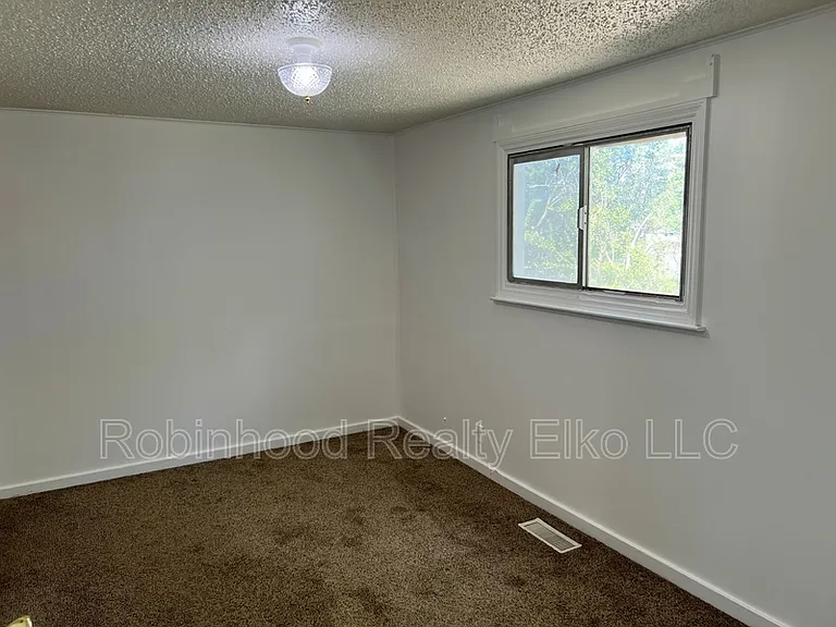 659 Elm St — Photo 9