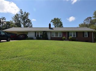 319 Crestwood Dr, Pilot Mtn, NC 27041