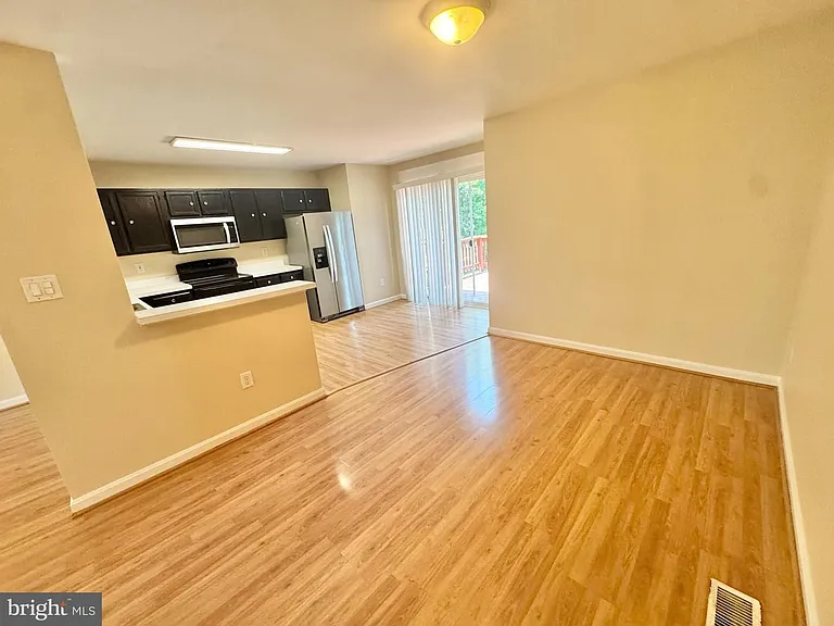 704 Stafford Glen Ct — Photo 14