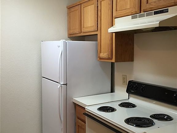 2nd image of 1418 W Oak St APT 100