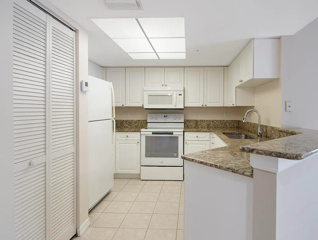 2 bed, 2.0 bath, 1107 sqft, $2,500 — Photo 4
