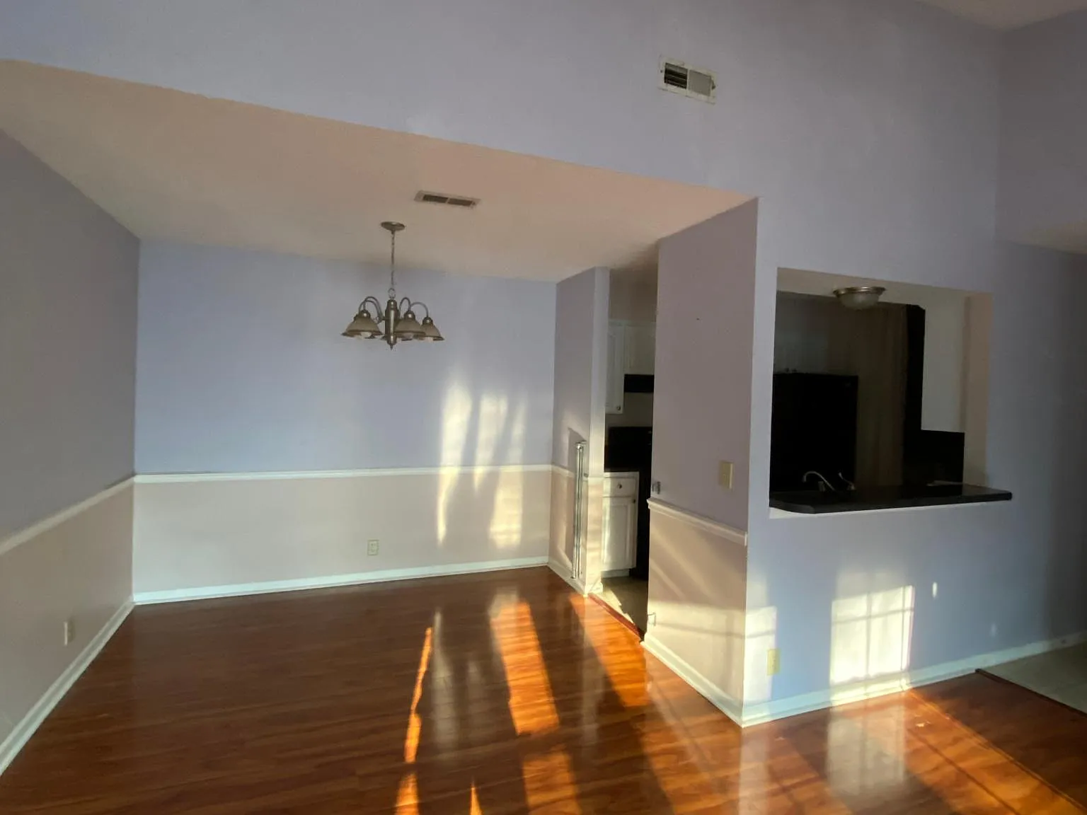 2 bed, 1143 sqft, $1,600 — Photo 2