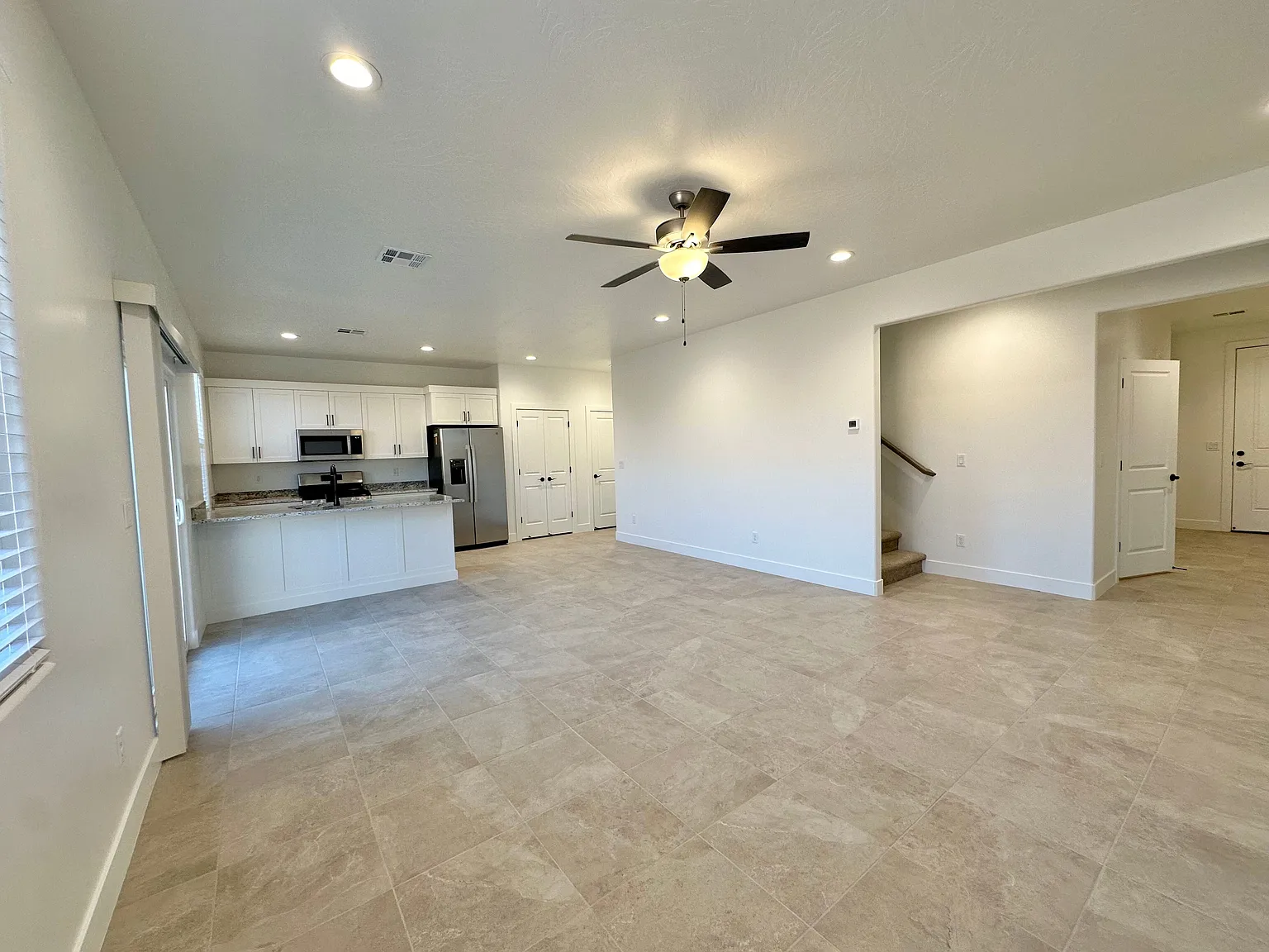 Cute 4 bed 2.5 baths 2 car garage! — Photo 2