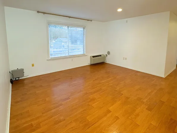 25 Steeplechase Ct, Somerset, NJ 08873