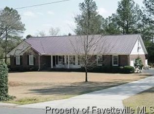 908 Magnolia St, Raeford, NC 28376