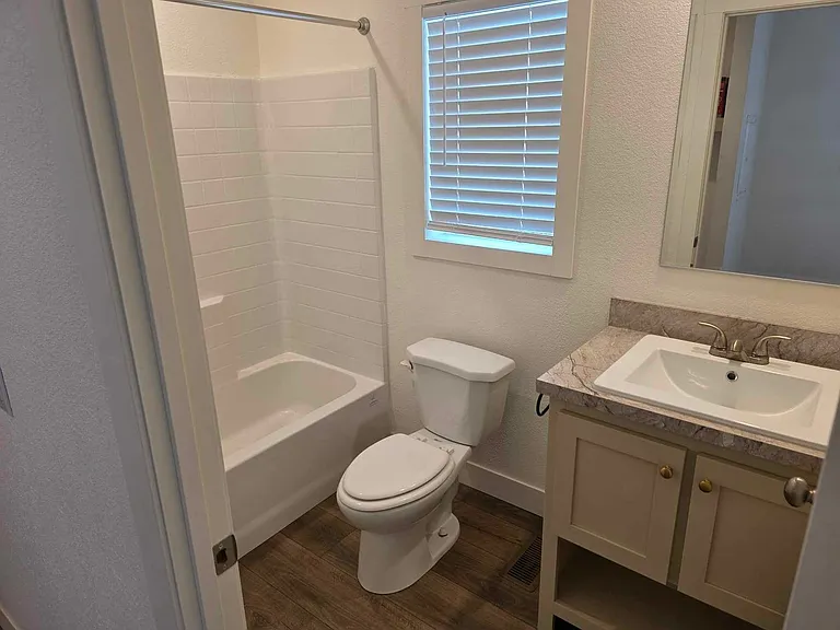 350 N 300 E #5 — Photo 21