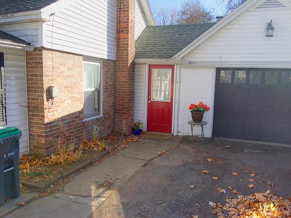 2nd image of 7 Willowdale Ter