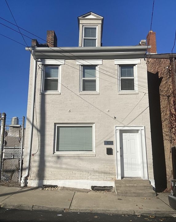1st image of 1011 Freyburg St