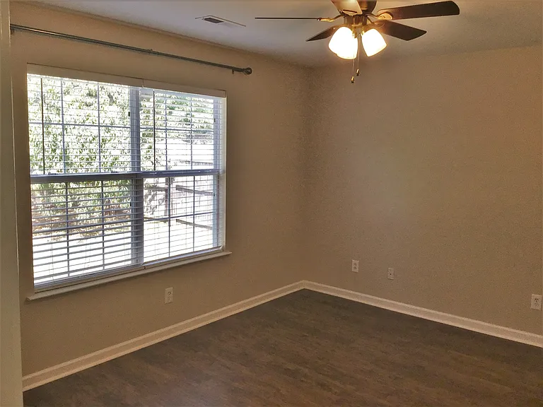604 Sydney Ct — Photo 10