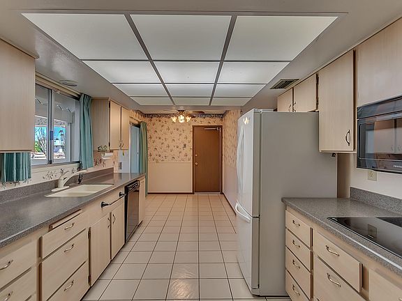 3rd image of 13514 W Spanish Garden Dr