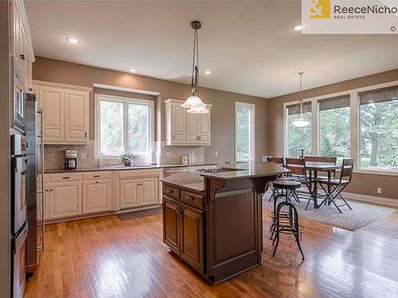 Beautifully updated Kitchen