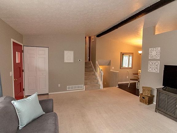 3rd image of 408 Waterbury Dr