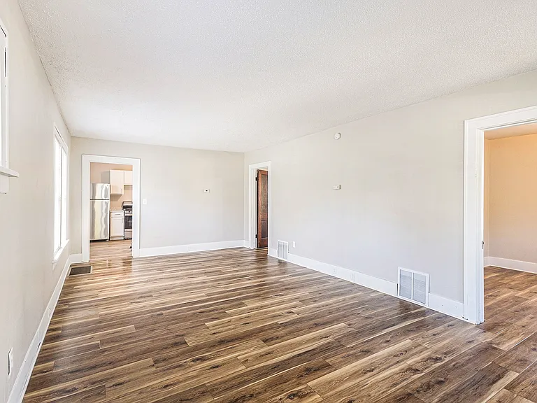 1089 Sophia St — Photo 9
