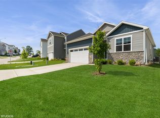 1235 Meadow View Dr, Carlisle, IA 50047