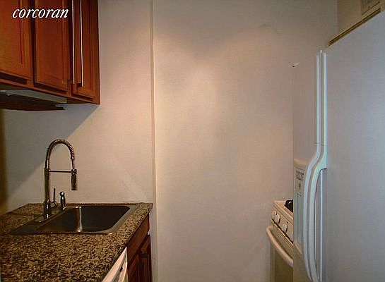 4th image of 393 W 49th St APT 2O