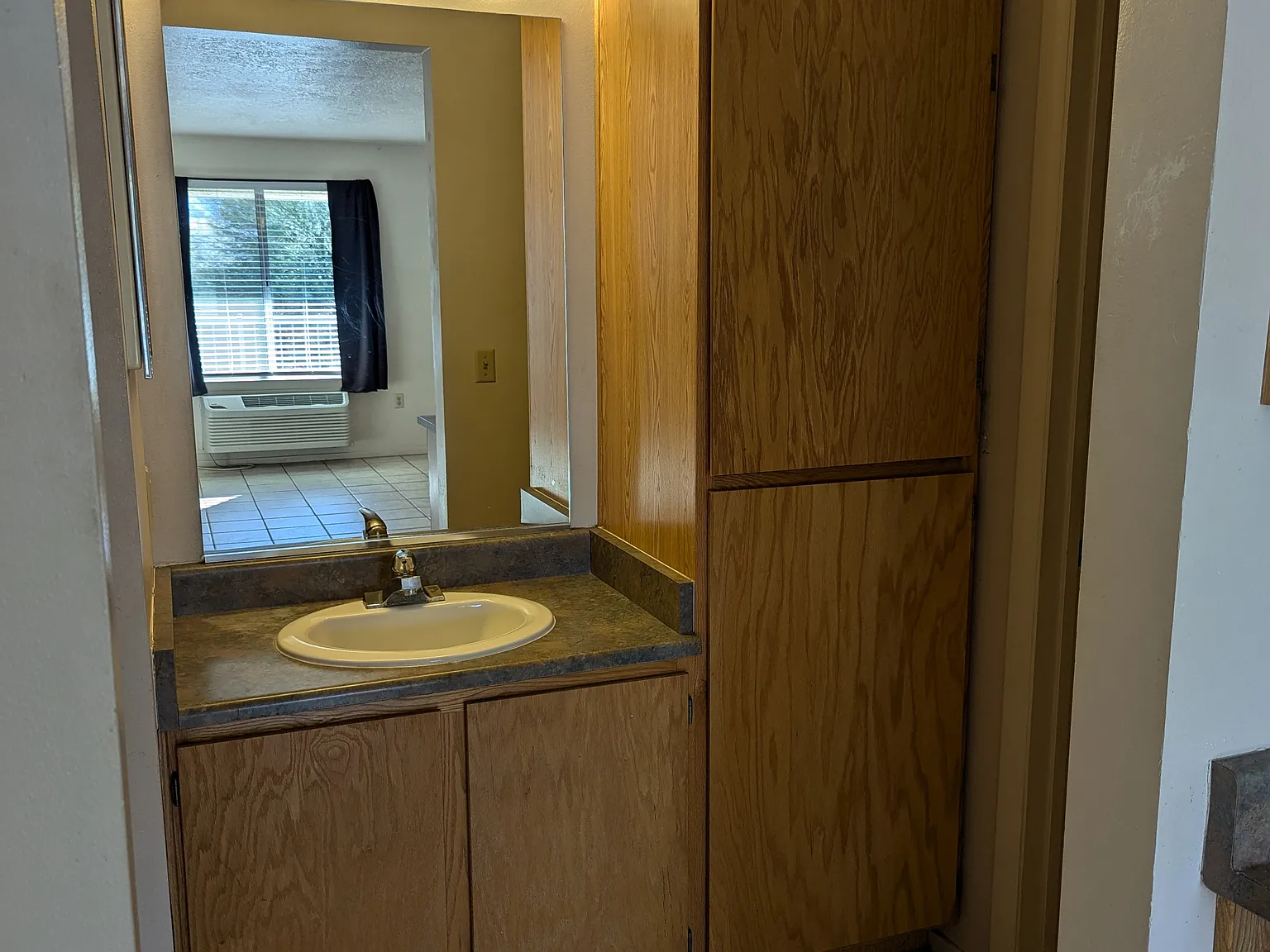 Studio, 335 sqft, $785 — Photo 4