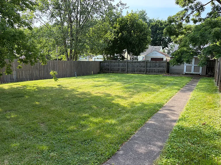 James Ave — Photo 16