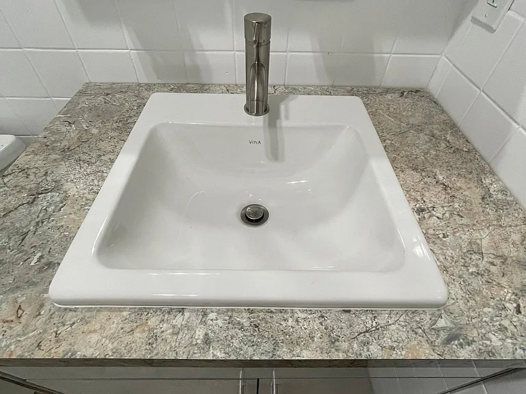1908 NE 4th St #6 — Photo 5