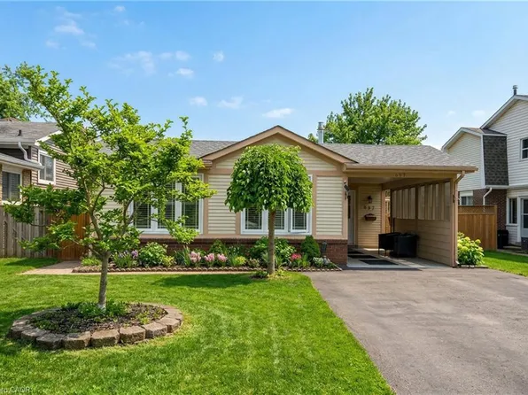 697 Lomond Cres, Burlington, ON L7L 2N8