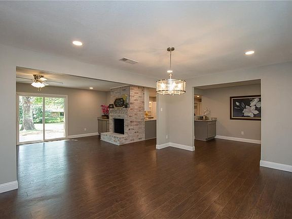 4th image of 604 N Parkridge Dr